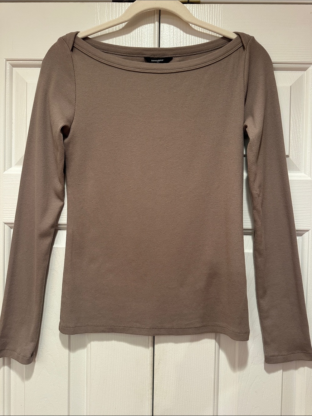 Banana Republic Factory Long-Sleeve Boat Neck Top in Taupe NWT size XS